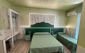 Hotel Iris
